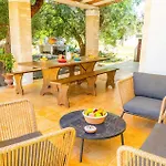Villa Denise By *